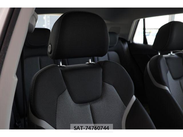 Audi Q2 2017-09 7720966-22
