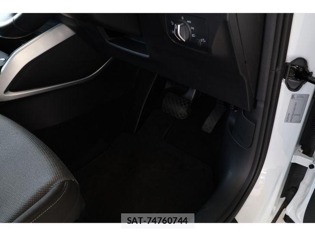Audi Q2 2017-09 7720966-25