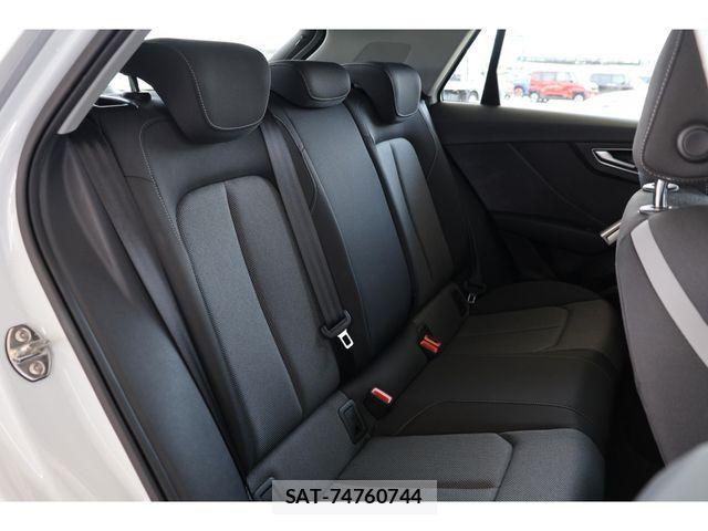 Audi Q2 2017-09 7720966-26