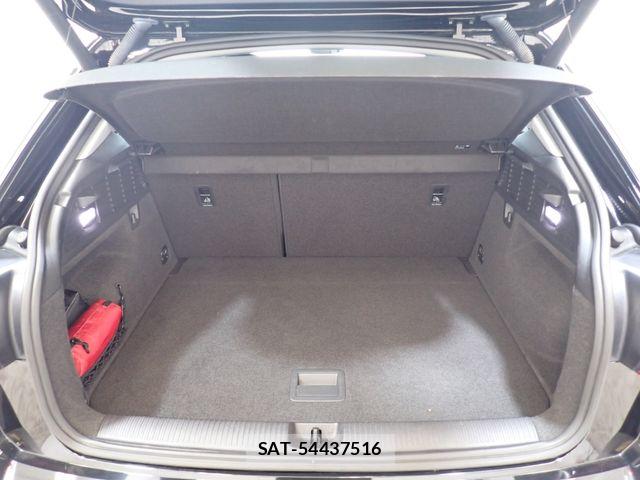 Audi Q2 2018-03 7782717-24