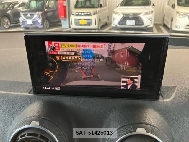 Audi Q2 2018-11 7875352-24