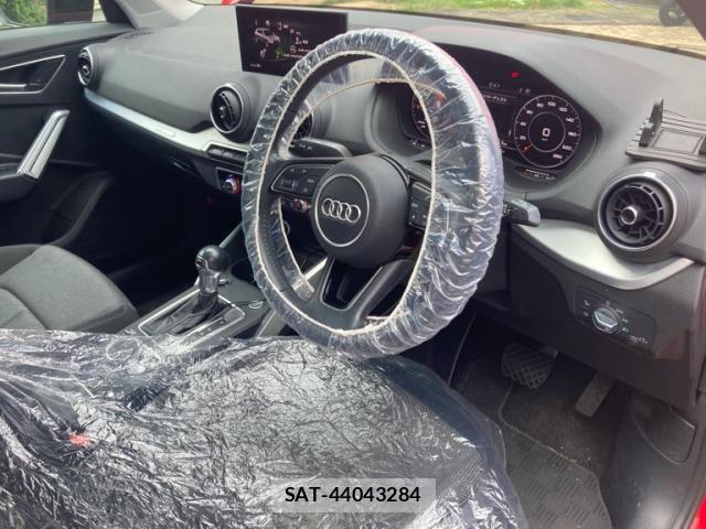Audi Q2 2017-10 7875353-14