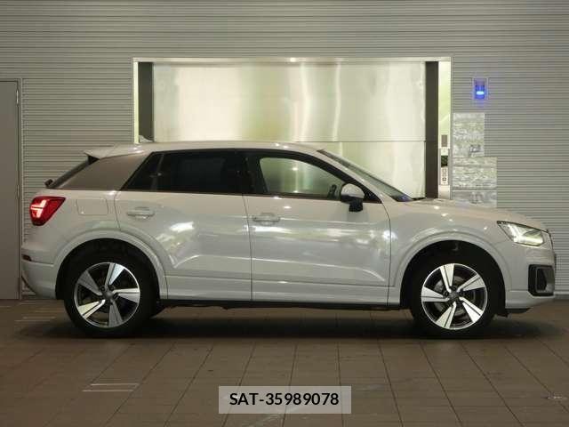 Audi Q2 2018-05 8206387-9