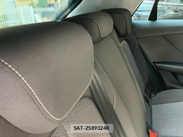 Audi Q2 2017-11 8206388-10