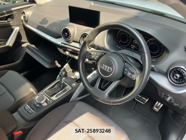 Audi Q2 2017-11 8206388-13