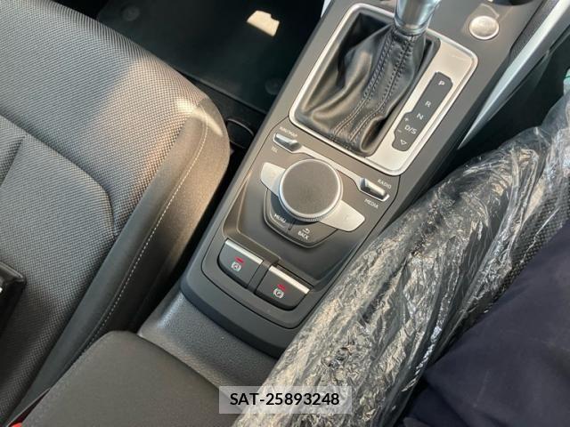 Audi Q2 2017-11 8206388-16
