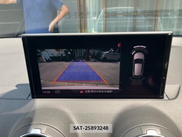 Audi Q2 2017-11 8206388-19