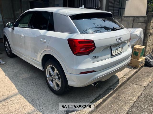 Audi Q2 2017-11 8206388-3