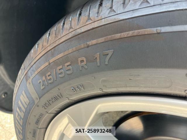 Audi Q2 2017-11 8206388-5