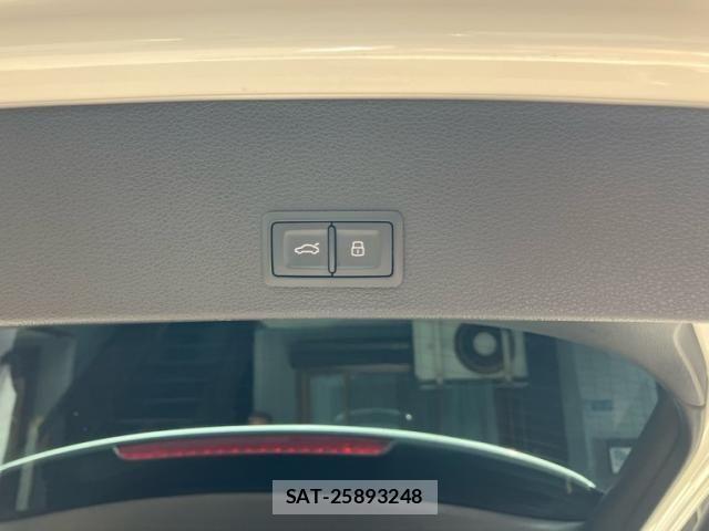 Audi Q2 2017-11 8206388-6