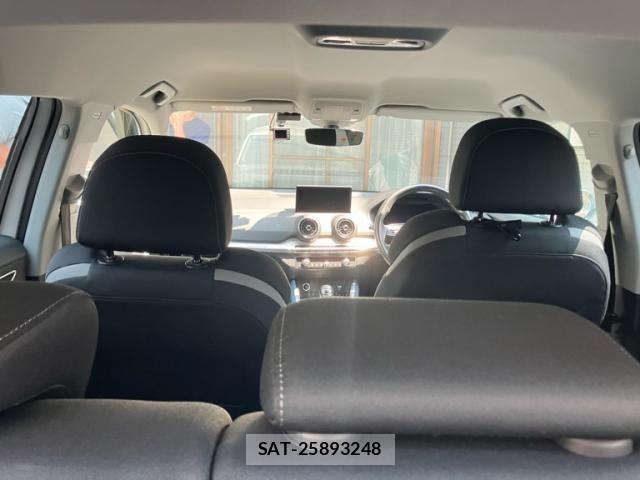 Audi Q2 2017-11 8206388-7