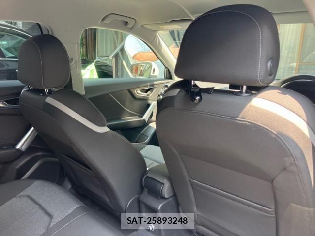 Audi Q2 2017-11 8206388-8