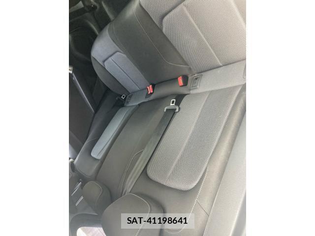Audi Q2 2018-10 8313146-12