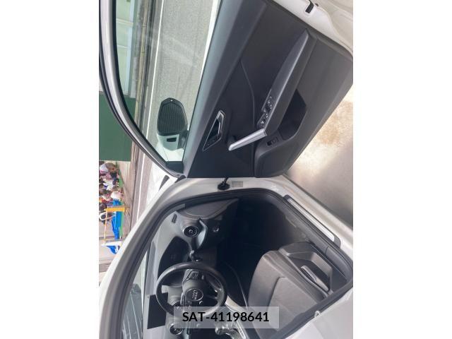 Audi Q2 2018-10 8313146-14