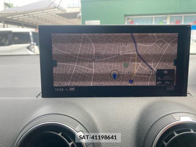Audi Q2 2018-10 8313146-26