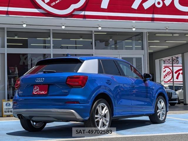 Audi Q2 2017-06 8334930-7