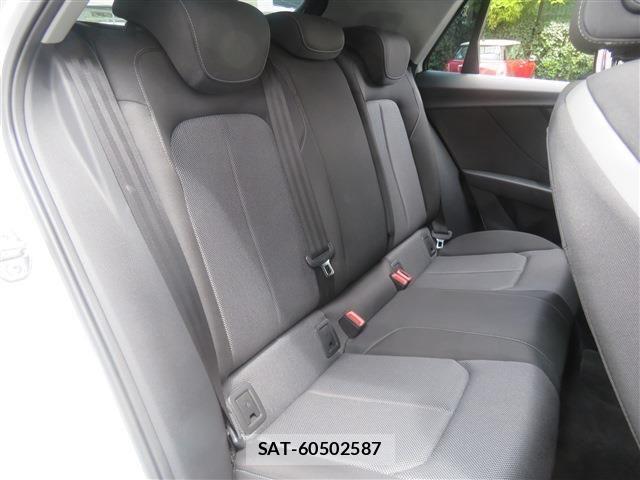 Audi Q2 2019-12 8364821-10