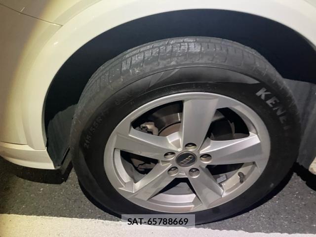Audi Q2 2017-11 8658072-9