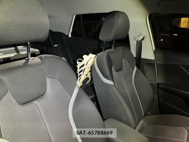Audi Q2 2017-11 8658072-13
