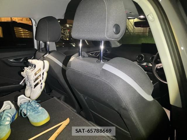 Audi Q2 2017-11 8658072-15