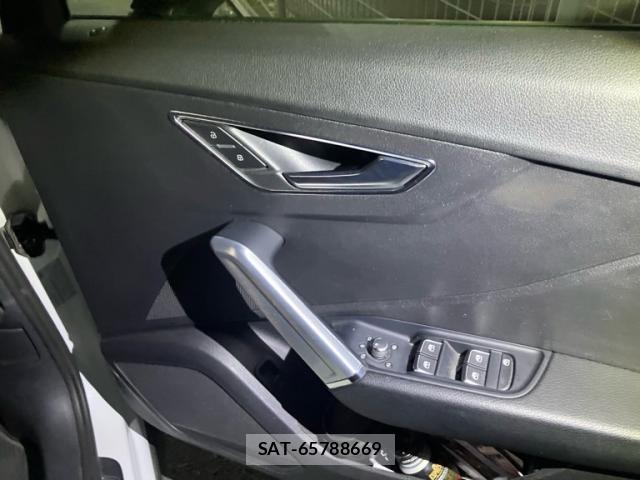 Audi Q2 2017-11 8658072-17