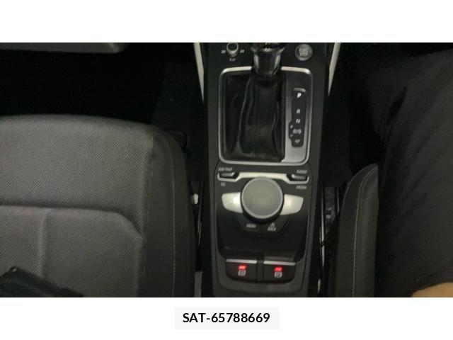 Audi Q2 2017-11 8658072-25