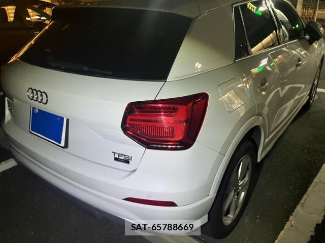 Audi Q2 2017-11 8658072-4