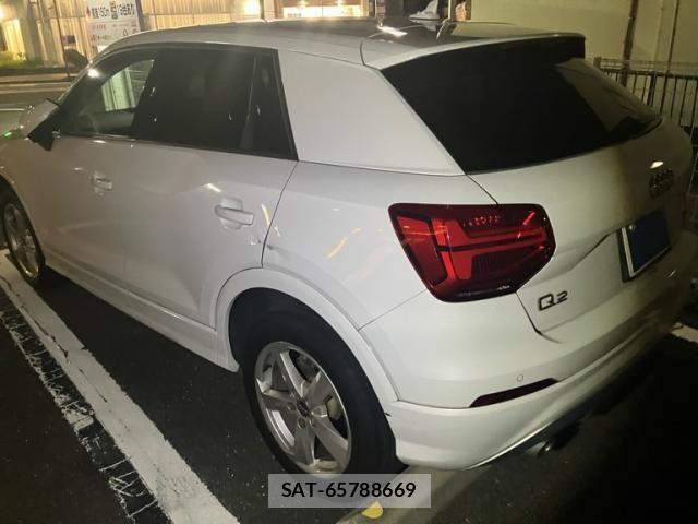 Audi Q2 2017-11 8658072-5