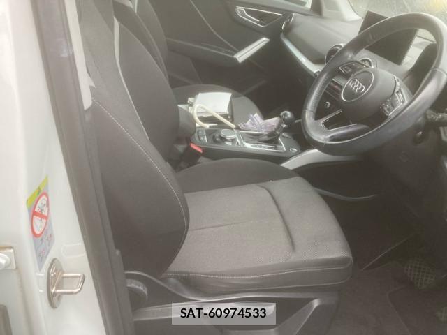 Audi Q2 2018-10 8658069-14