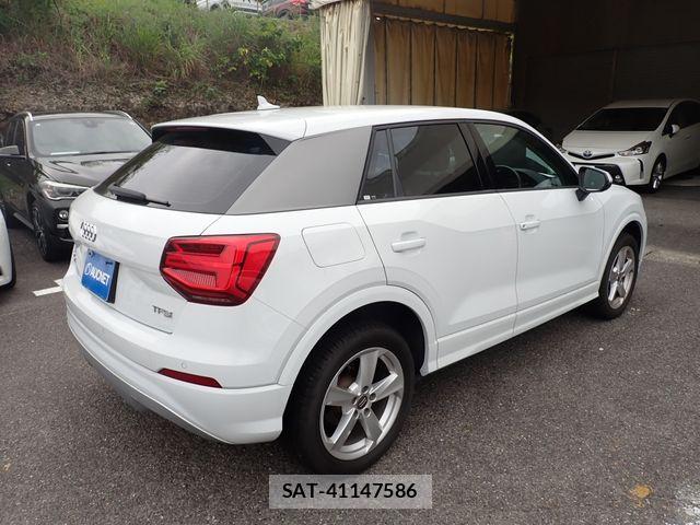 Audi Q2 2018-03 8740619-6