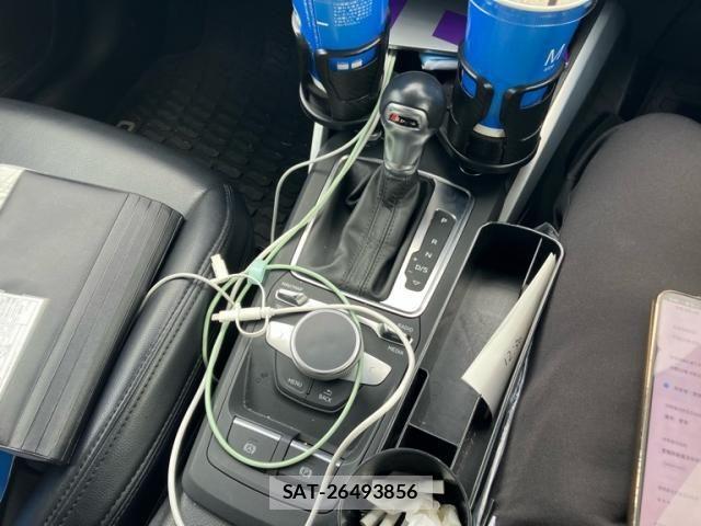Audi Q2 2018-06 8779554-26