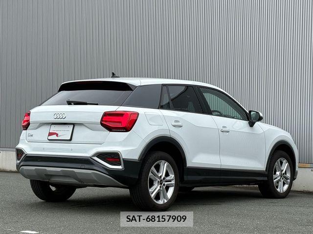 Audi Q2 2023-10 8827910-11