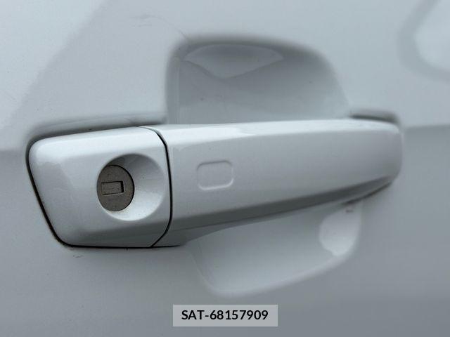 Audi Q2 2023-10 8827910-19