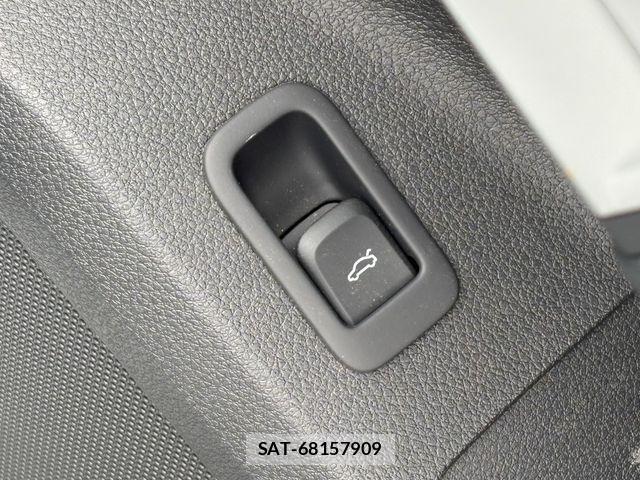 Audi Q2 2023-10 8827910-22