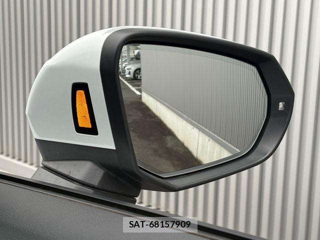 Audi Q2 2023-10 8827910-8