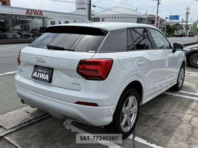 Audi Q2 2017-12 8870444-4