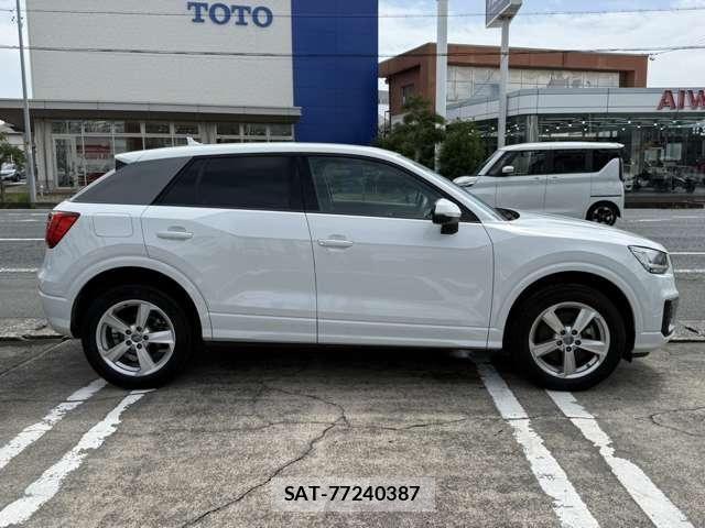 Audi Q2 2017-12 8870444-5