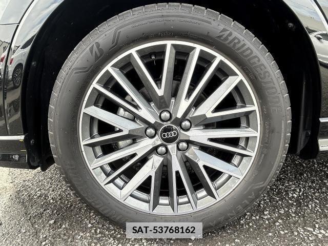 Audi Q3 2025-05 4638081-12
