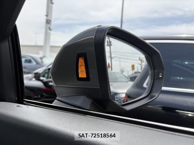 Audi Q3 2024-12 6610618-10