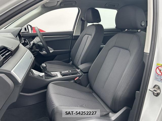 Audi Q3 2024-12 7325749-13