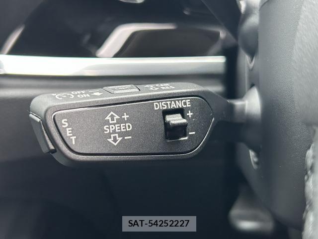 Audi Q3 2024-12 7325749-8