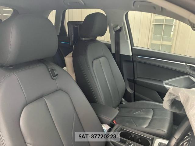 Audi Q3 2023-08 7720971-10