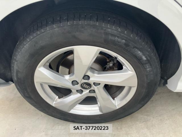 Audi Q3 2023-08 7720971-7