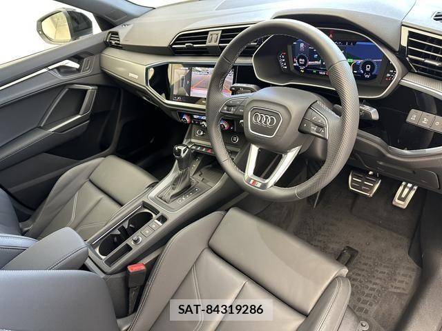Audi Q3 2025-10 7720970-1