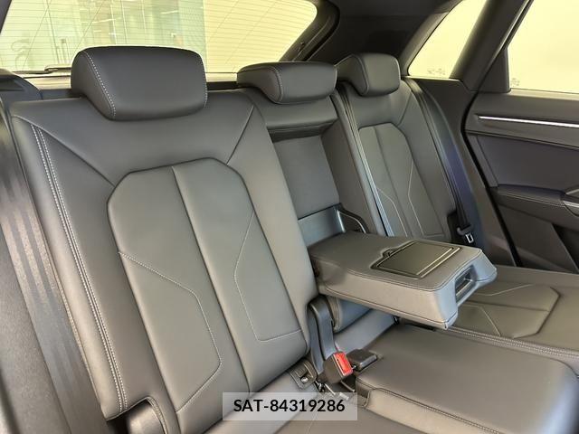 Audi Q3 2025-10 7720970-4