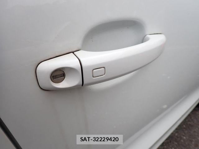 Audi Q3 2013-12 7720967-7