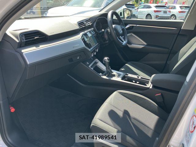 Audi Q3 2021-11 8072912-11