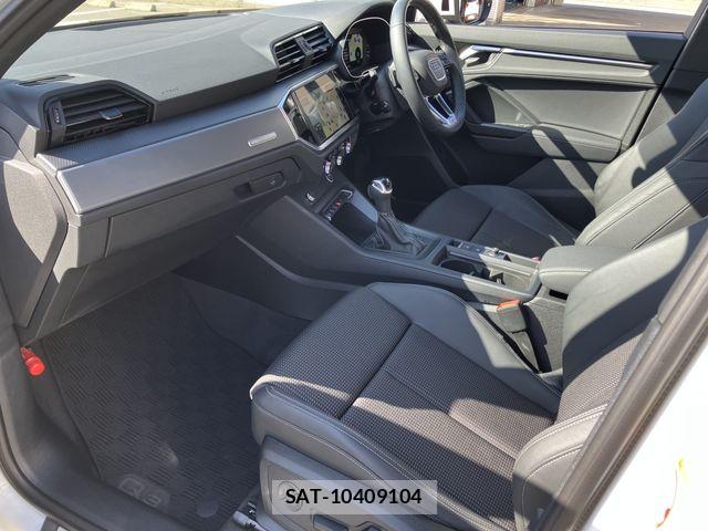Audi Q3 2023-07 8206395-11