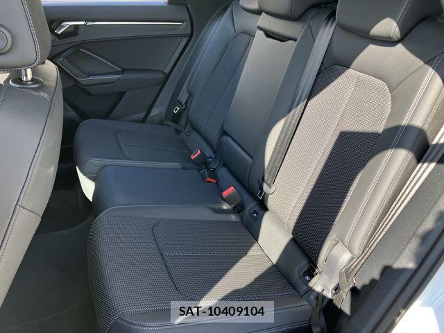 Audi Q3 2023-07 8206395-15