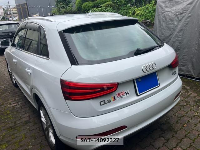 Audi Q3 2012-10 8228948-5